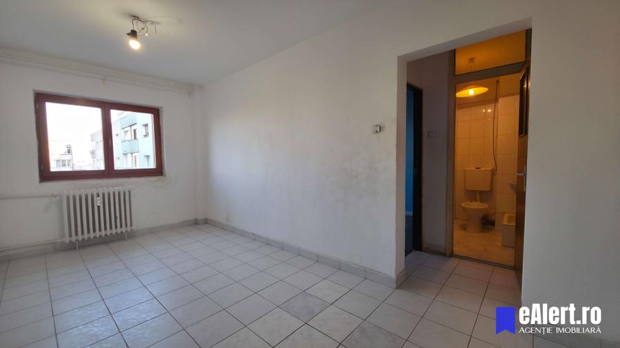 Apartament cu 4 camere în Rahova