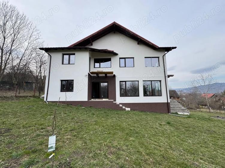 Casă cu 6 camere în Breaza de Sus
