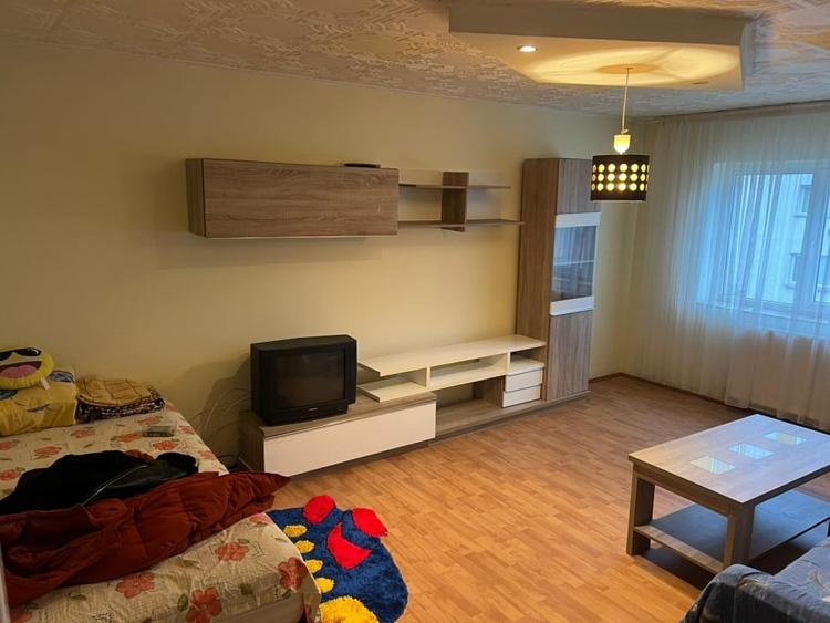 Apartament cu 3 camere decomandat, mobilat în Balș