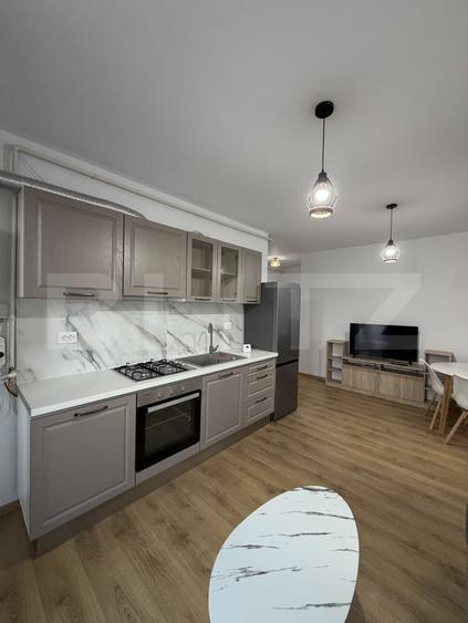 Apartament cu 3 camere semidecomandat, mobilat în Chinteni