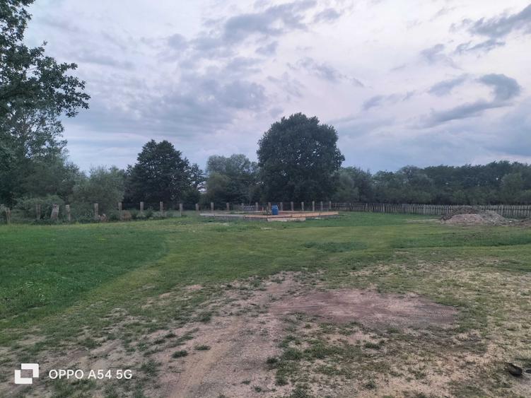 Teren de 2200 mp, în Căstău