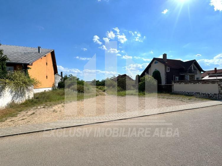 Teren Construcții intravilan de 2200 mp, în Cetate