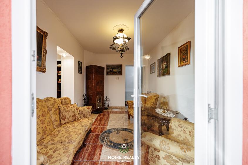 Casă individuală cu 6 camere cu Canalizare în Sud-Vest
