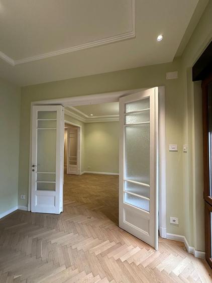 Apartament cu 4 camere semidecomandat în Armeneasca