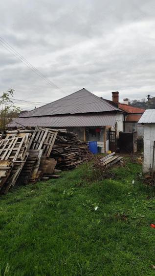 Casă cu 6 camere cu Teren 1613 Mp în Central