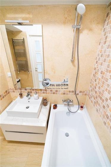 Apartament cu 3 camere decomandat în Copou