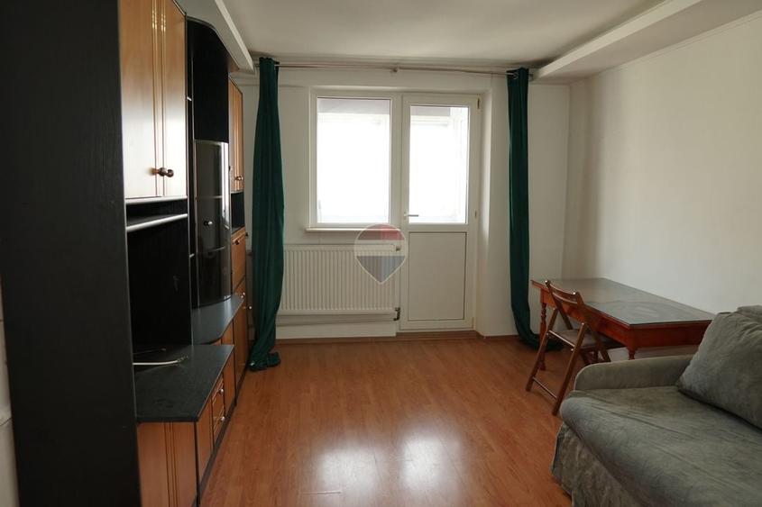 Apartament cu 2 camere decomandat, mobilat în Titan