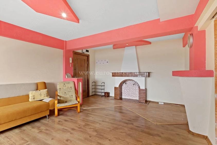 Apartament cu 3 camere decomandat în Central