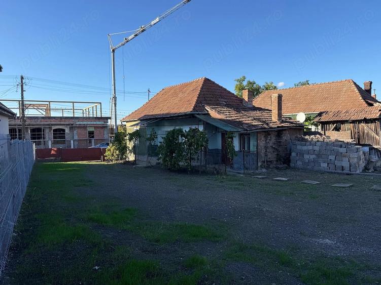 Casă cu 2 camere cu Teren 2530 Mp în Ernei