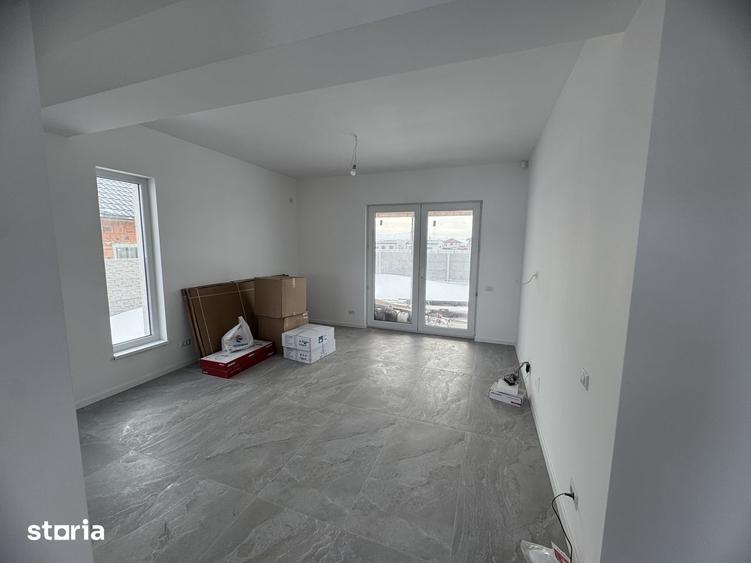 Casă cu 3 camere decomandat cu Teren 400 Mp în Berceni