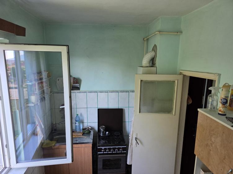 Apartament cu 2 camere decomandat în Tractorul