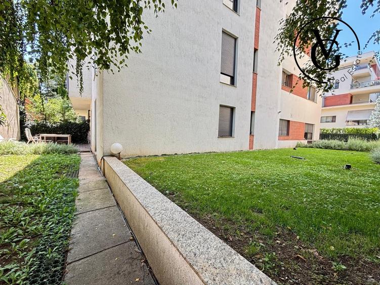 Apartament cu 4 camere decomandat, mobilat în Capitale
