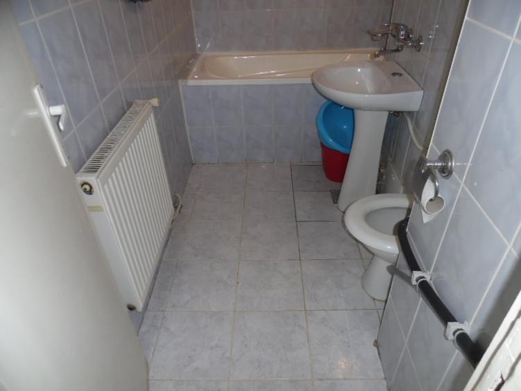 Inchiriez apartament 2 camere decomandat in Deva, zona Independentei, etaj 3, - 5