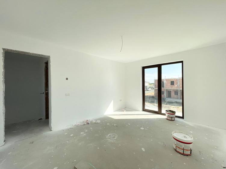 Duplex cu 4 camere cu Canalizare în Moșnița Veche