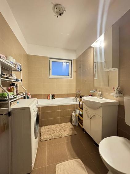 Apartament cu 3 camere decomandat în Florești