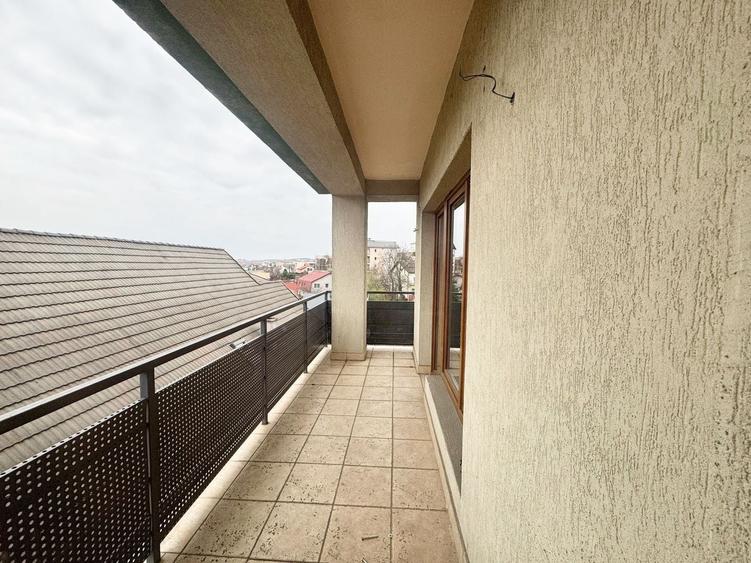 Apartament cu 4 camere decomandat în Zorilor