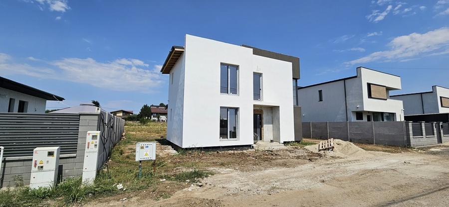 Casă cu 4 camere în Berceni