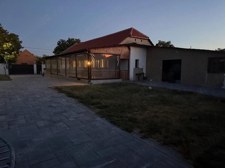 Casă cu Teren 1726 Mp în Bobda