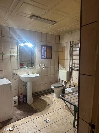Casă cu 5 camere cu Teren 250 Mp în Andronache