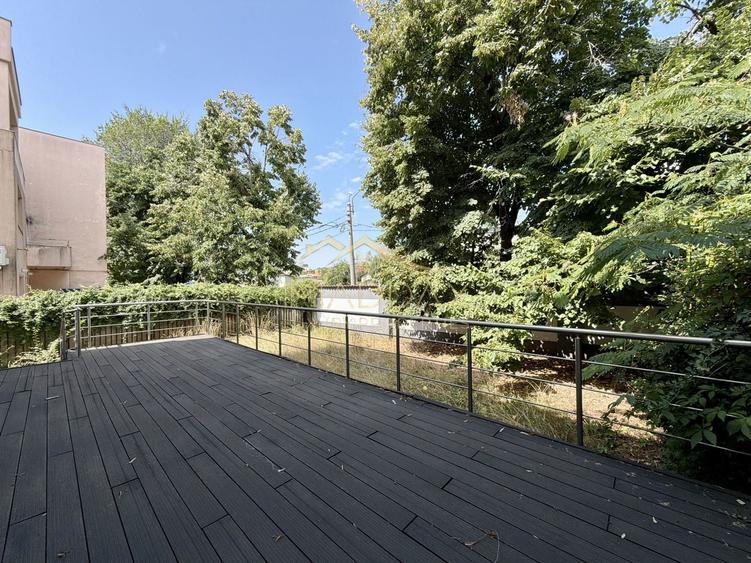 Casă individuală cu 7 camere cu Canalizare în Herăstrău