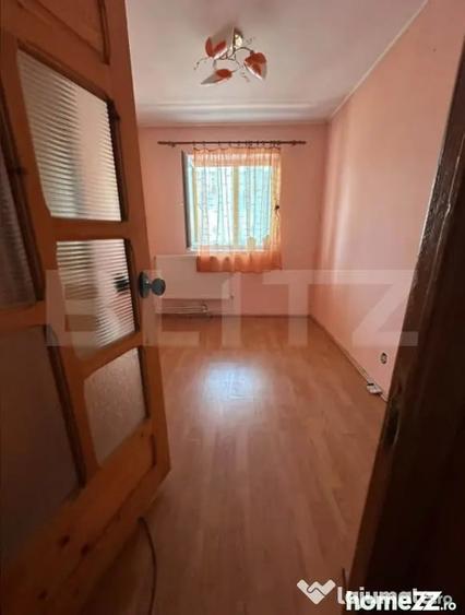 Apartament cu 3 camere decomandat în Siret