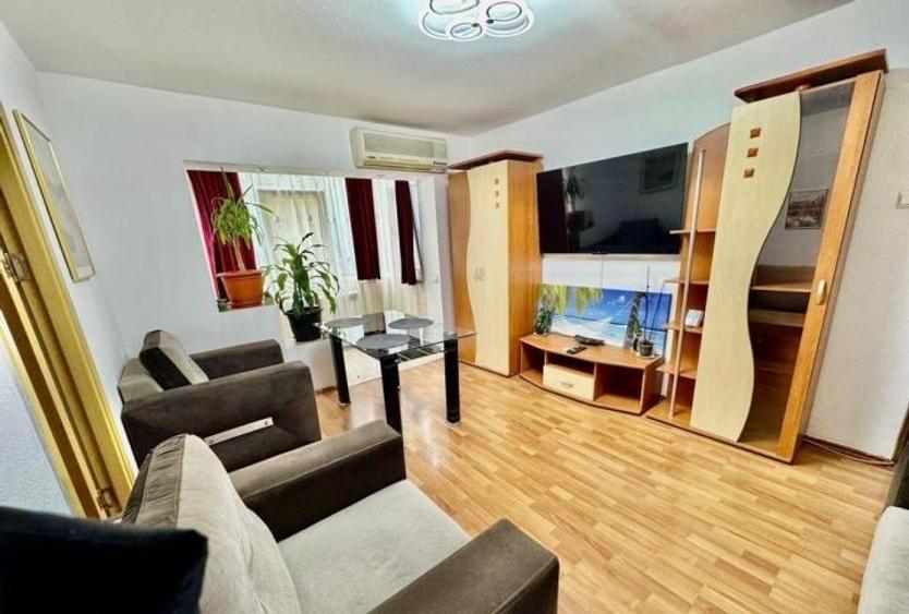 Apartament cu 3 camere semidecomandat, mobilat în Km 4-5