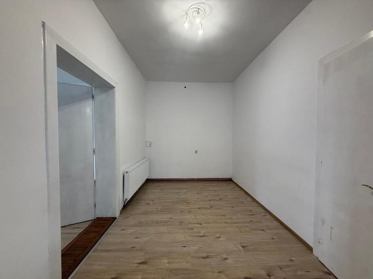 Casă cu 4 camere cu Teren 430 Mp în Cetate