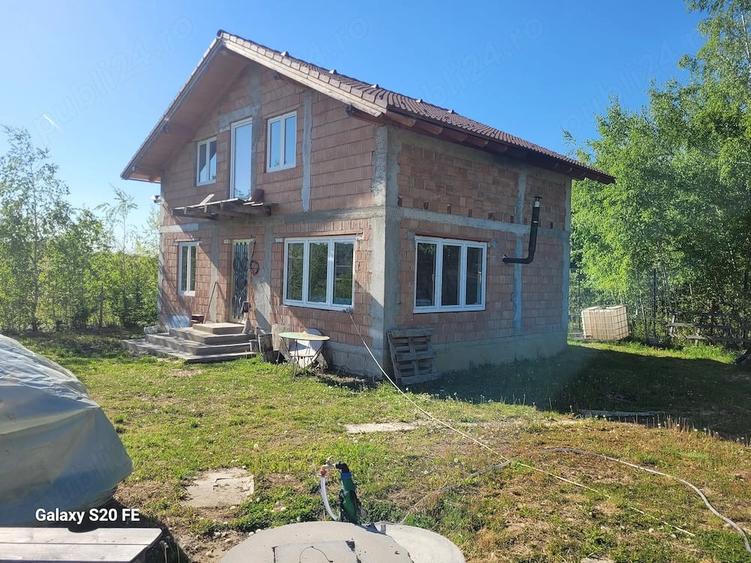 Casă cu Teren 1000 Mp în Central