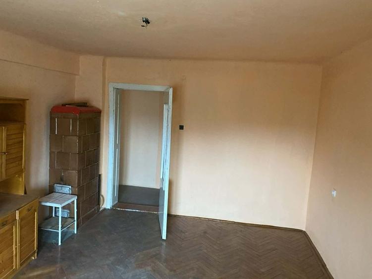 Casă cu 2 camere cu Teren 500 Mp în Mocrea