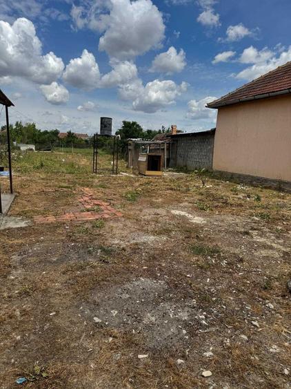 Casă cu 2 camere cu Teren 1500 Mp în Central