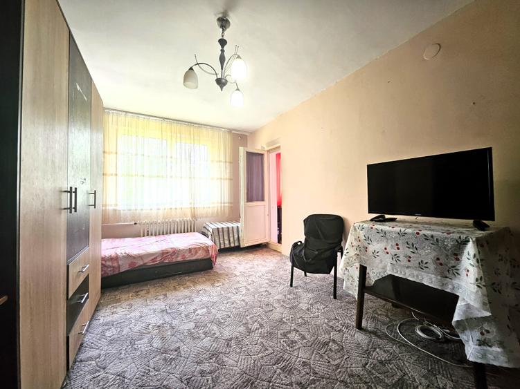 Apartament cu 3 camere decomandat în Drumul Taberei
