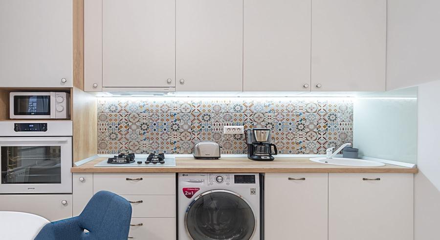 Apartament cu 3 camere semidecomandat în Exterior Nord