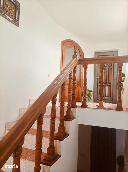 Casă cu 8 camere cu Teren 4600 Mp în Vlădeni