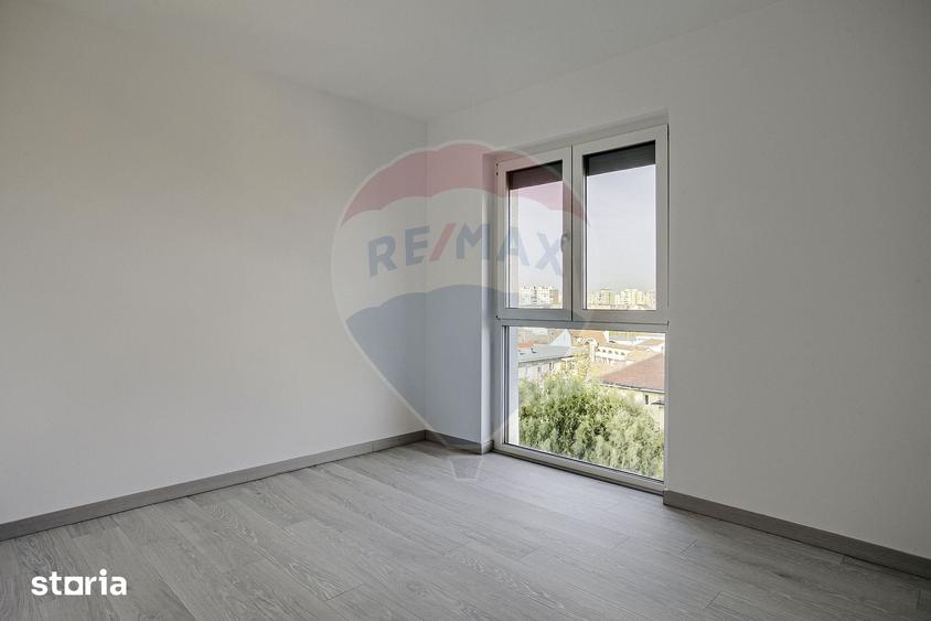 Apartament cu 3 camere decomandat în Șega