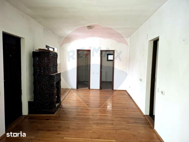 Casă cu 4 camere cu Teren 1478 Mp în Măneciu