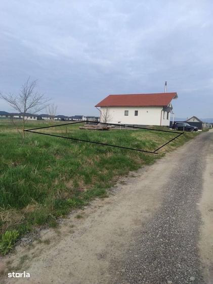 Teren de 462 mp, în Hălchiu