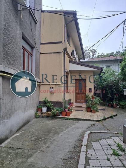 Casă individuală cu 5 camere cu Canalizare în Rosetti