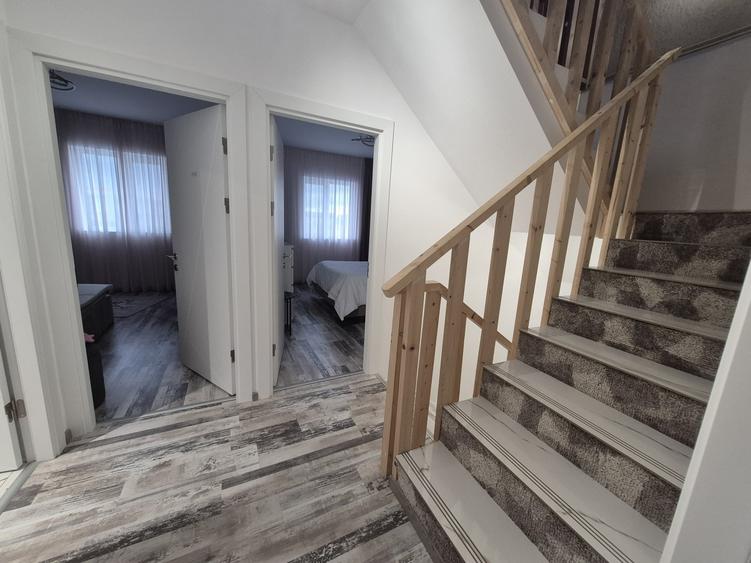 Casă individuală cu 6 camere cu Teren 325 Mp în Domnești