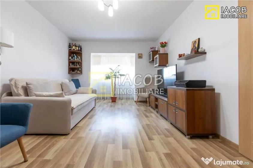 Apartament cu 3 camere decomandat în Central
