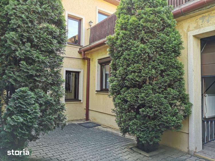 Casă cu 5 camere cu Teren 231 Mp în Central