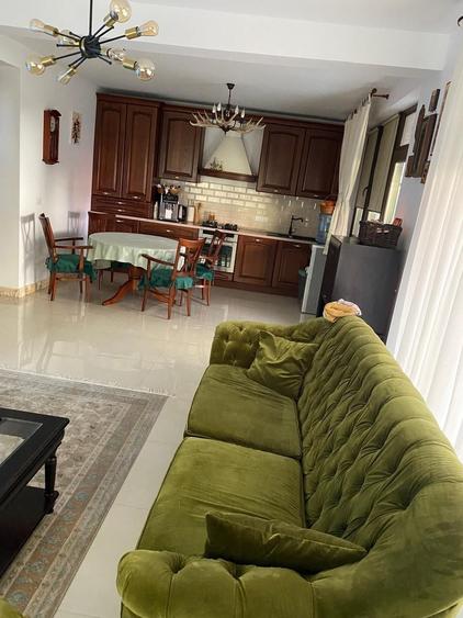 Casă cu 4 camere în Central