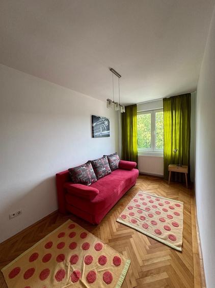 Apartament cu 3 camere decomandat în Central