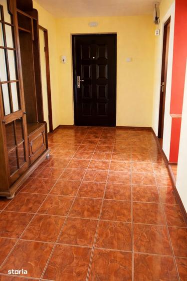 Apartament cu 3 camere, mobilat în Central
