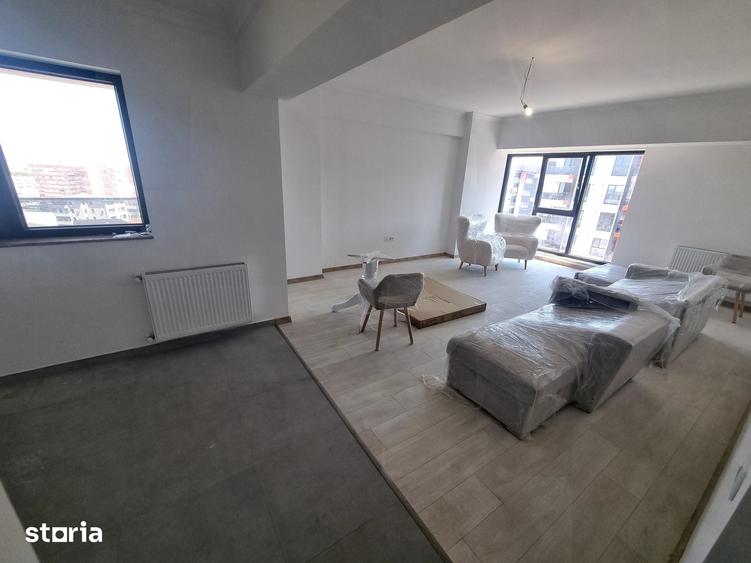 Apartament cu 3 camere decomandat în Energia