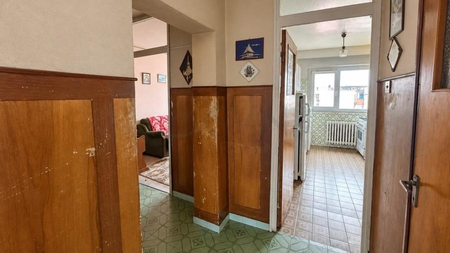 Apartament cu 3 camere semidecomandat, mobilat în Lacul Tei