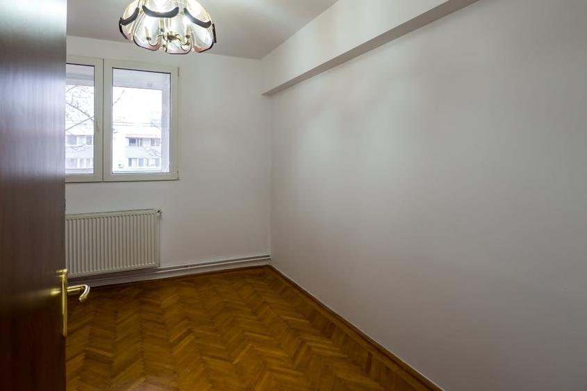 Apartament cu 3 camere decomandat, mobilat în Titan