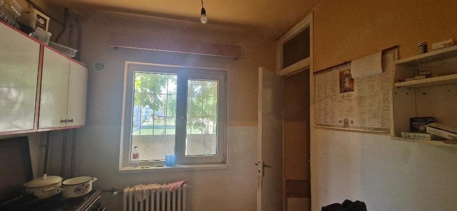 Garsonieră decomandată în Girocului