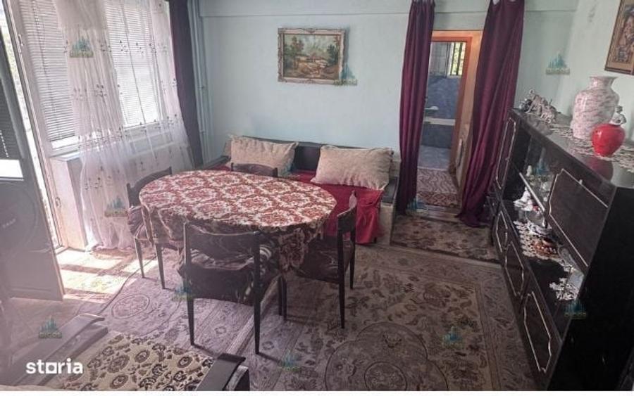 Apartament cu 3 camere semidecomandat în Uiești