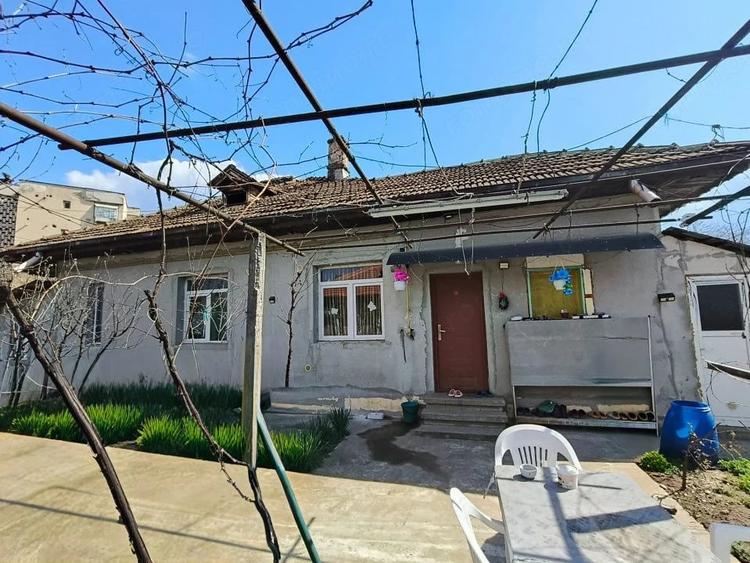 Casă cu 3 camere cu Teren 391 Mp în 1 Mai