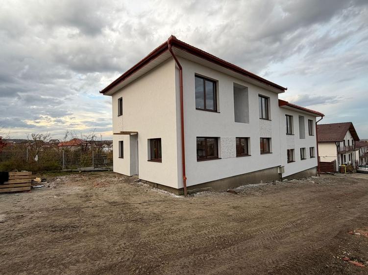 Duplex cu 4 camere cu Canalizare în Șura Mică